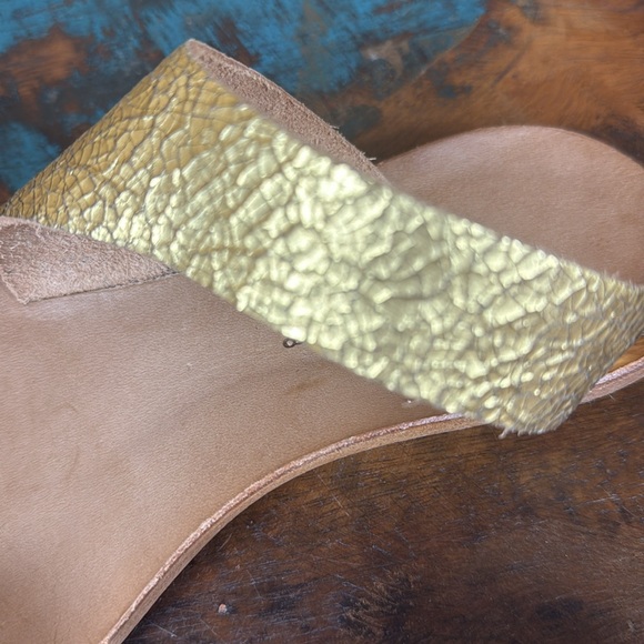Cydwoq classic Hillary Sandals in crackled gold finish. 
New! - Picture 4 of 6